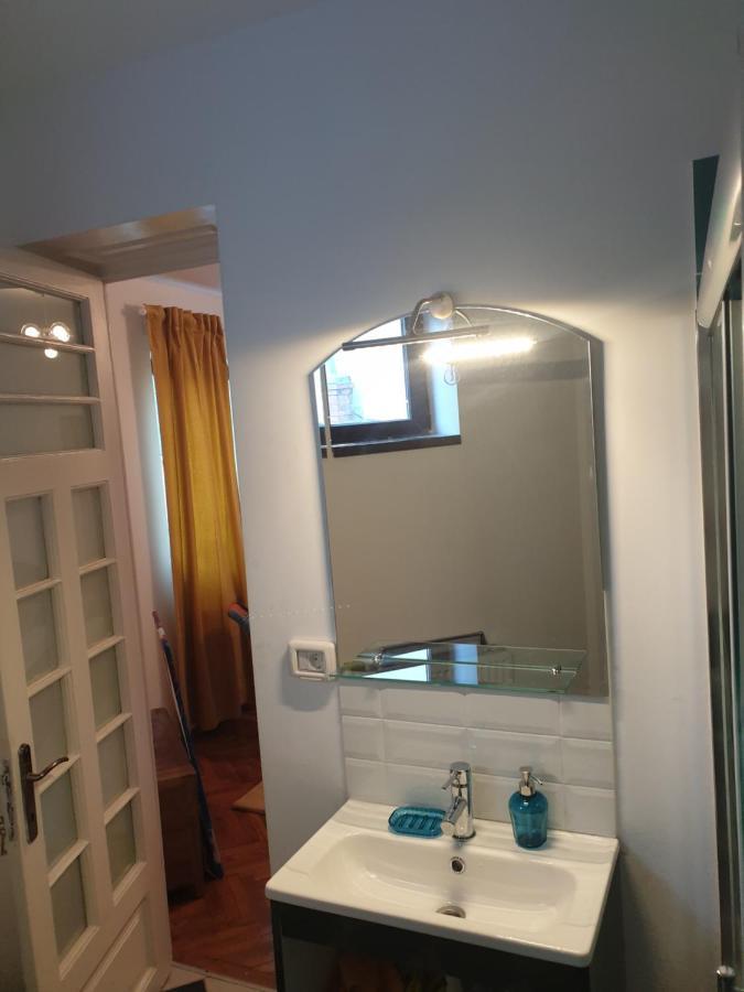 Studio Yellow - Piata Victoriei บูคาเรสต์ ภายนอก รูปภาพ