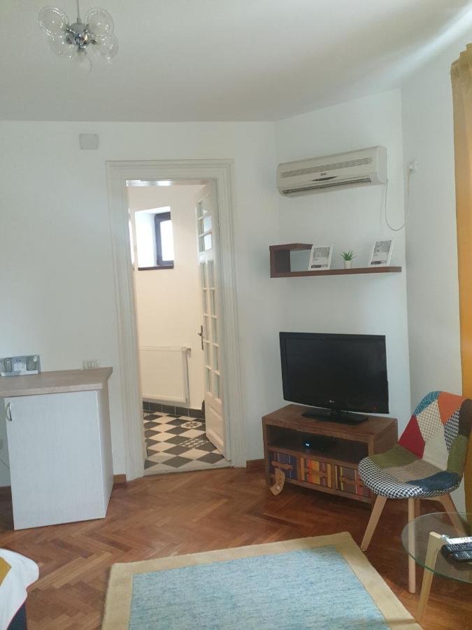 Studio Yellow - Piata Victoriei บูคาเรสต์ ภายนอก รูปภาพ